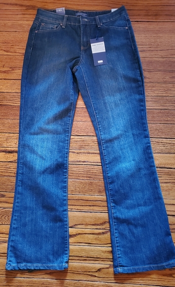#621 Bandolino NWT bootleg jeans - Picture 1 of 4